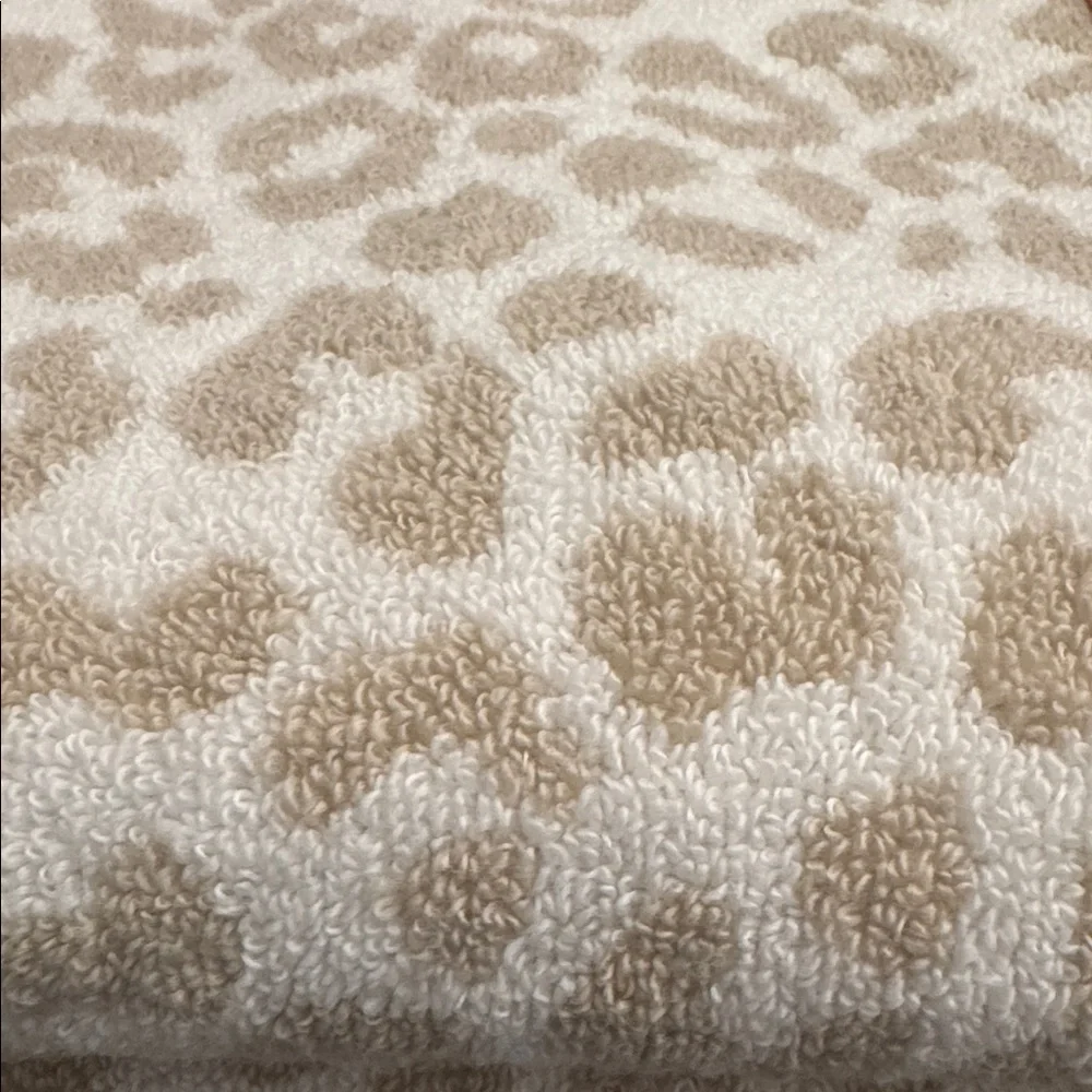 2pc CARO HOME Collection Animal Print Bath Towel Set With Contrasting Border